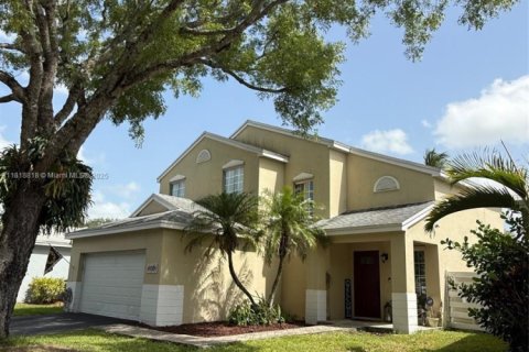 House in Miami, Florida 3 bedrooms, 155.05 sq.m. № 1776423 - photo 1