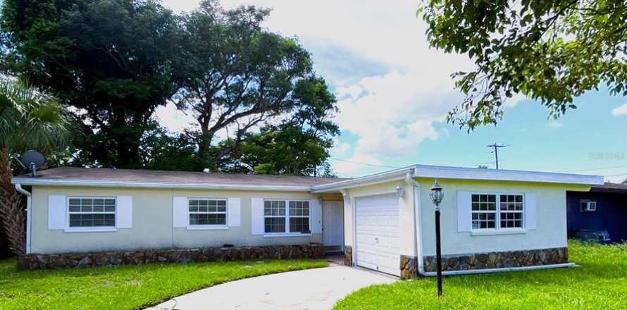 Villa ou maison à Saint Petersburg, Floride 3 chambres, 100.89 m2 № 2358512