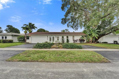 Villa ou maison à vendre à Hollywood, Floride: 6 chambres, 241.92 m2 № 2010123 - photo 2