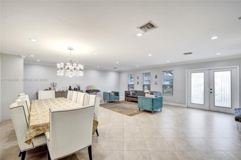 Villa ou maison à vendre à Hollywood, Floride: 6 chambres, 241.92 m2 № 2010123 - photo 11