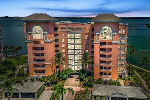 Condominio en venta en Saint Petersburg, Florida, 3 dormitorios, 170.29 m2 № 1913442 - foto 1