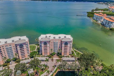 Condominio en venta en Saint Petersburg, Florida, 3 dormitorios, 170.29 m2 № 1913442 - foto 5