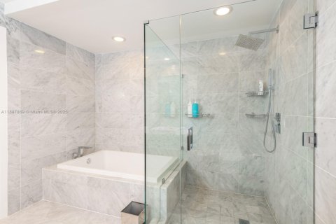 Copropriété à vendre à Miami, Floride: 3 chambres, 161.09 m2 № 1965033 - photo 17