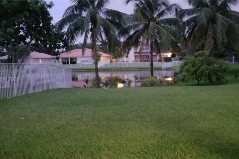 Снять в аренду виллу или дом в Купер-Сити, Флорида 4 спальни, 351.45м2, № 2085169 - фото 18