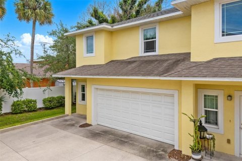 Townhouse in Cocoa Beach, Florida 3 bedrooms, 145.48 sq.m. № 2259146