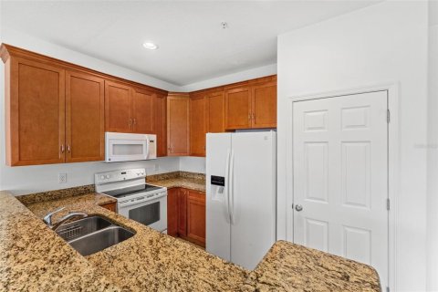 Townhouse in Cocoa Beach, Florida 3 bedrooms, 145.48 sq.m. № 2259146 - photo 18