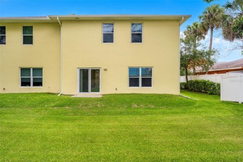 Townhouse in Cocoa Beach, Florida 3 bedrooms, 145.48 sq.m. № 2259146 - photo 4