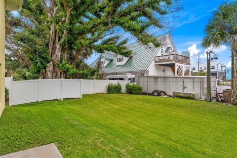 Townhouse in Cocoa Beach, Florida 3 bedrooms, 145.48 sq.m. № 2259146 - photo 5