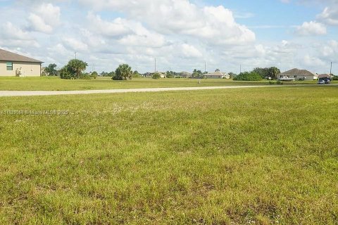Land in Cape Coral, Florida № 1809048 - photo 6