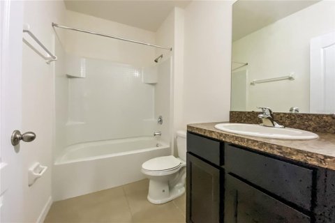 Casa en alquiler en Spring Hill, Florida, 3 dormitorios, 149.29 m2 № 1905893 - foto 13