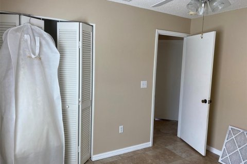 House in Brandon, Florida 3 bedrooms, 127.18 sq.m. № 1789382 - photo 12