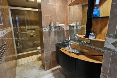 Condo in Hollywood, Florida, 2 bedrooms  № 2081643 - photo 22