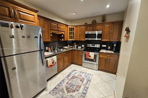 Condo in Hollywood, Florida, 2 bedrooms  № 2081643 - photo 9