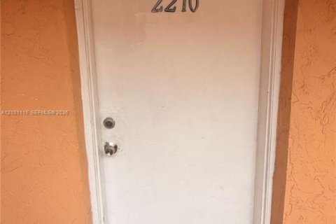 Condo in Hialeah, Florida, 2 bedrooms  № 2401338 - photo 3