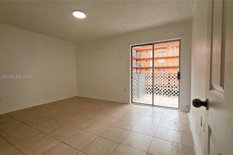 Condo in Hialeah, Florida, 2 bedrooms  № 2401338 - photo 20