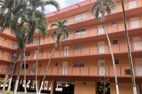 Condo in Hialeah, Florida, 2 bedrooms  № 2401338