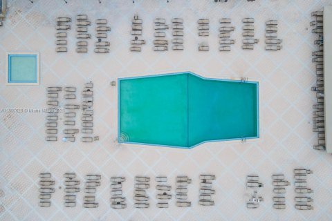 Condo in Hallandale Beach, Florida, 1 bedroom  № 1965697 - photo 25