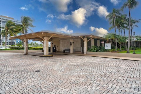 Condo in Hallandale Beach, Florida, 1 bedroom  № 1965697 - photo 15