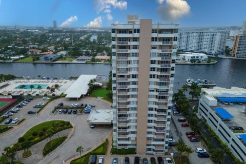 Condo in Hallandale Beach, Florida, 1 bedroom  № 1965697 - photo 28