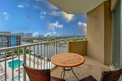 Condo in Hallandale Beach, Florida, 1 bedroom  № 1965697 - photo 22