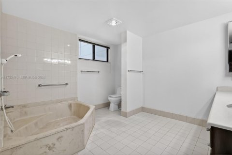 Купить кондоминиум в Майами, Флорида 2 спальни, 132.66м2, № 2055025 - фото 17