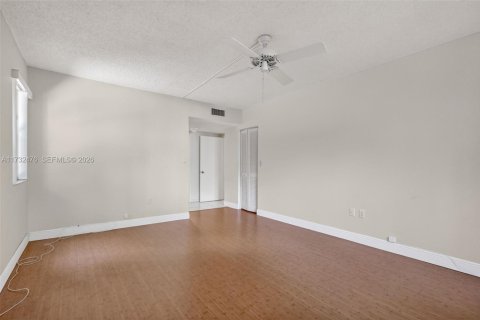 Купить кондоминиум в Майами, Флорида 2 спальни, 132.66м2, № 2055025 - фото 15