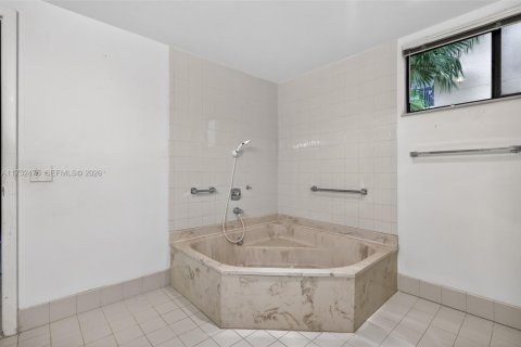 Купить кондоминиум в Майами, Флорида 2 спальни, 132.66м2, № 2055025 - фото 19