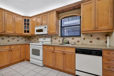 Купить кондоминиум в Майами, Флорида 2 спальни, 132.66м2, № 2055025 - фото 9