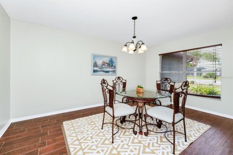 House in Eustis, Florida 4 bedrooms, 232.26 sq.m. № 1652048 - photo 6