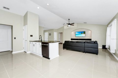 House in Eustis, Florida 4 bedrooms, 232.26 sq.m. № 1652048 - photo 15