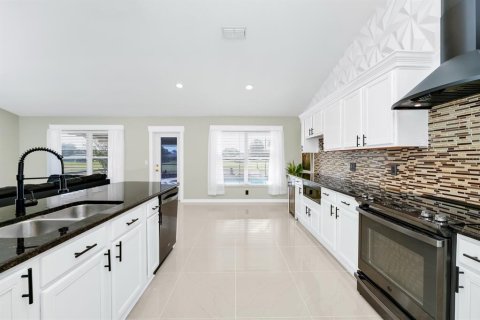 House in Eustis, Florida 4 bedrooms, 232.26 sq.m. № 1652048 - photo 17