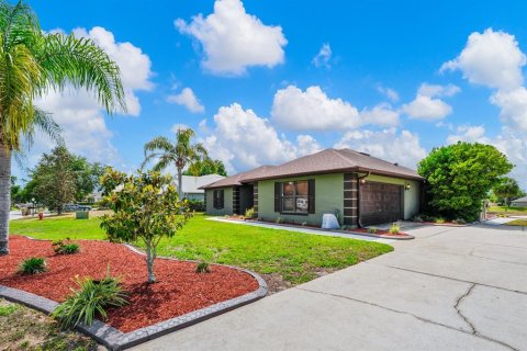 House in Eustis, Florida 4 bedrooms, 232.26 sq.m. № 1652048 - photo 3