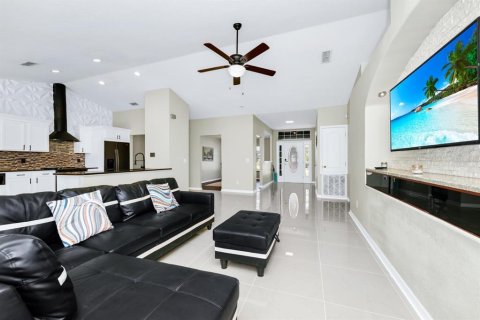 House in Eustis, Florida 4 bedrooms, 232.26 sq.m. № 1652048 - photo 9