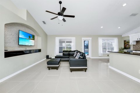 House in Eustis, Florida 4 bedrooms, 232.26 sq.m. № 1652048 - photo 8