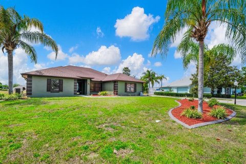 House in Eustis, Florida 4 bedrooms, 232.26 sq.m. № 1652048 - photo 2