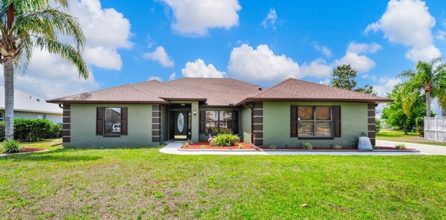 House in Eustis, Florida 4 bedrooms, 232.26 sq.m. № 1652048