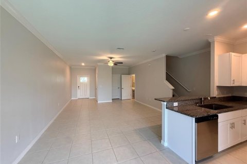 Touwnhouse à louer à Zephyrhills, Floride: 3 chambres, 154.78 m2 № 2414901 - photo 4