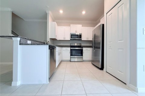 Touwnhouse à louer à Zephyrhills, Floride: 3 chambres, 154.78 m2 № 2414901 - photo 2
