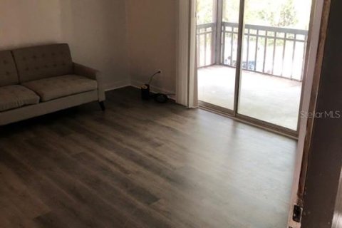 Condo in Gainesville, Florida, 2 bedrooms  № 2211281 - photo 5