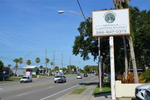 Commercial property in New Smyrna Beach, Florida 86.86 sq.m. № 1870192 - photo 9