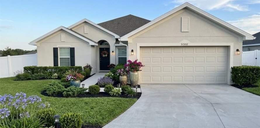 Villa ou maison à Leesburg, Floride 4 chambres, 173.17 m2 № 2412610