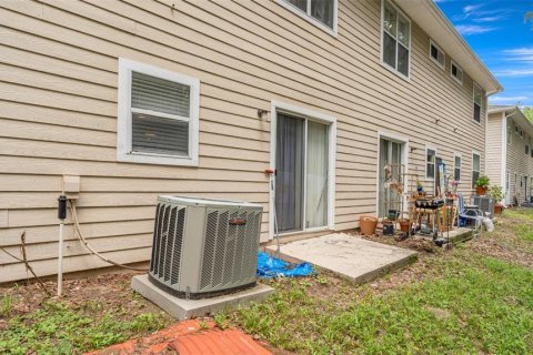 Condo in Gainesville, Florida, 2 bedrooms № 2210321 - photo 27