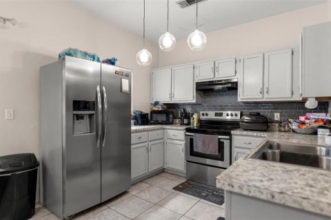 Condo in Gainesville, Florida, 2 bedrooms № 2210321 - photo 15