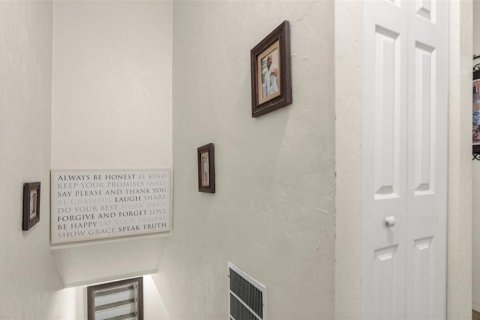 Condo in Gainesville, Florida, 2 bedrooms № 2210321 - photo 16