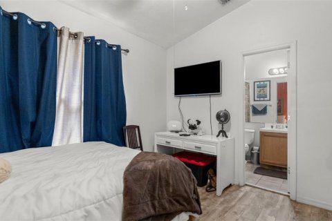 Condo in Gainesville, Florida, 2 bedrooms № 2210321 - photo 19