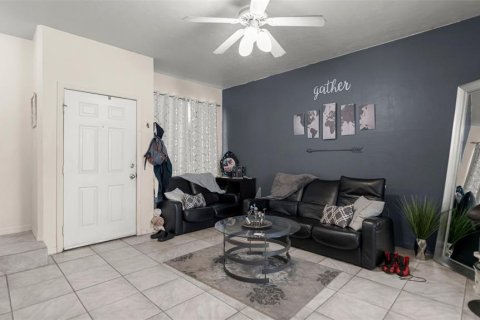Condo in Gainesville, Florida, 2 bedrooms № 2210321 - photo 11