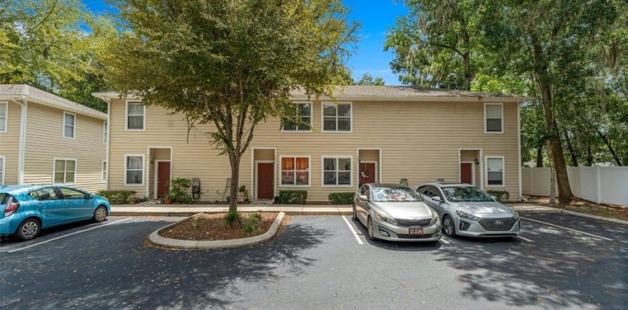 Condo in Gainesville, Florida, 2 bedrooms № 2210321
