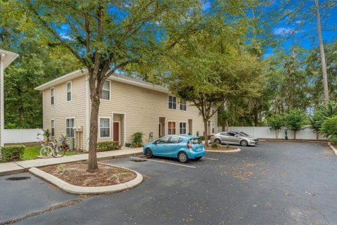 Condo in Gainesville, Florida, 2 bedrooms № 2210321 - photo 2