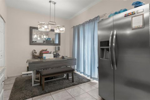 Condo in Gainesville, Florida, 2 bedrooms № 2210321 - photo 13