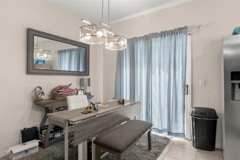 Condo in Gainesville, Florida, 2 bedrooms № 2210321 - photo 12